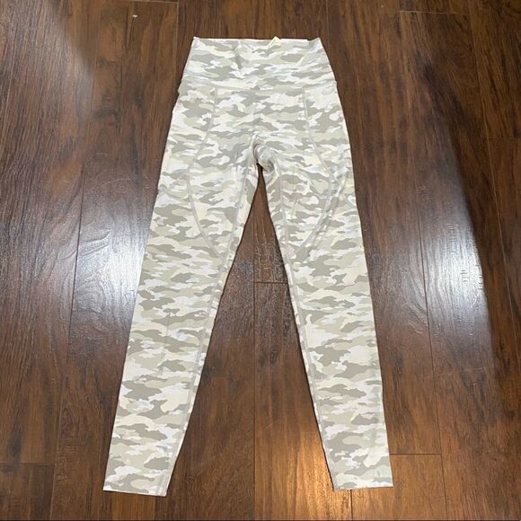 NWT Aerie Camo White Leggings high waisted 7/8 - Picture 6 of 6